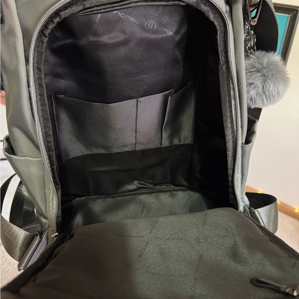 Stylish Gray Backpack - image 5